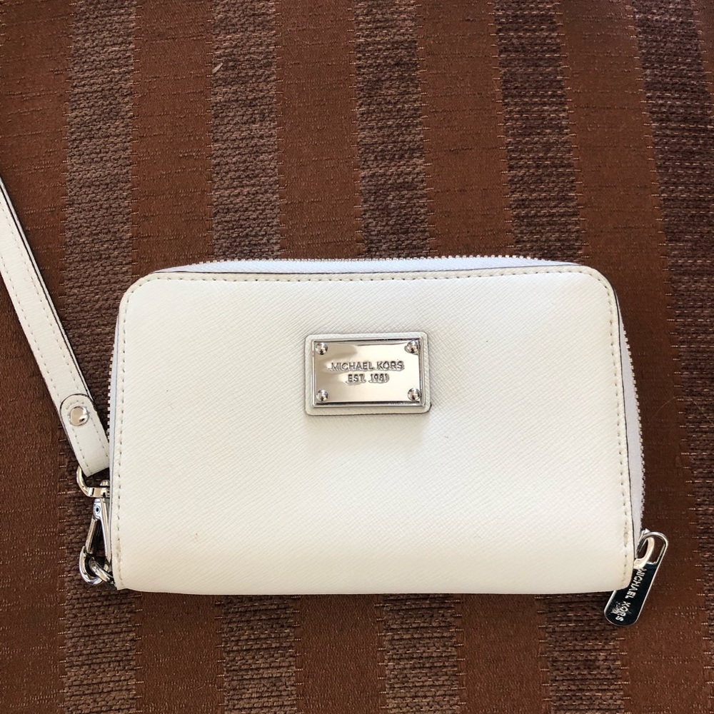 MICHAEL KORS Wristlet.